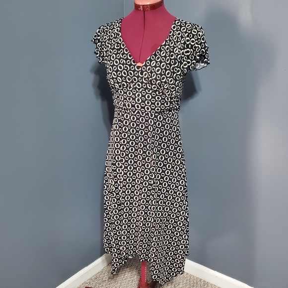Volume One Dresses & Skirts - Volume One Asymmetrical Black and White Circle Dress Tie Waist Size M